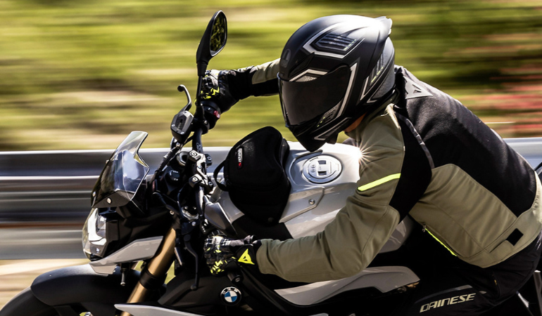 夏のバイクジャケットの選び方｜ダイネーゼ目線で解説